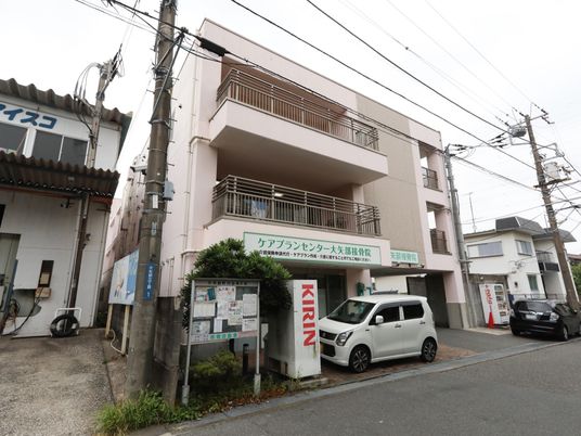 多階建ての建物正面