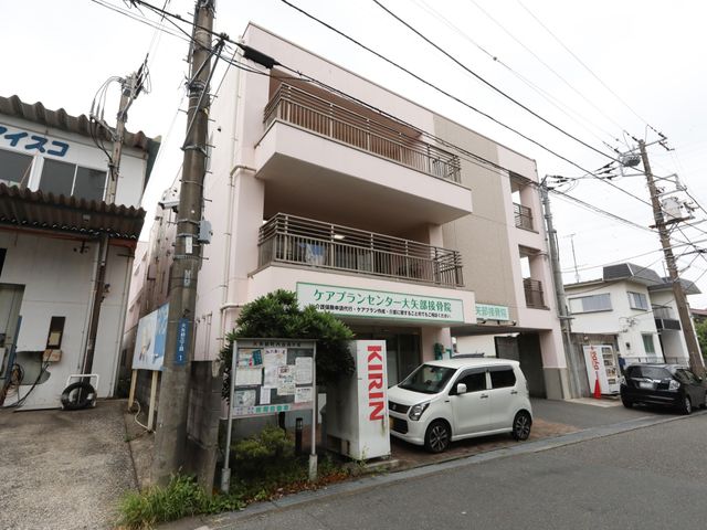 多階建ての建物正面