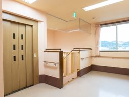 明るい廊下の角