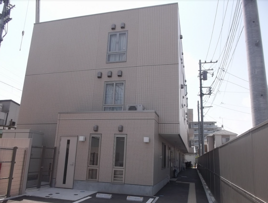 現代的な建物の外観