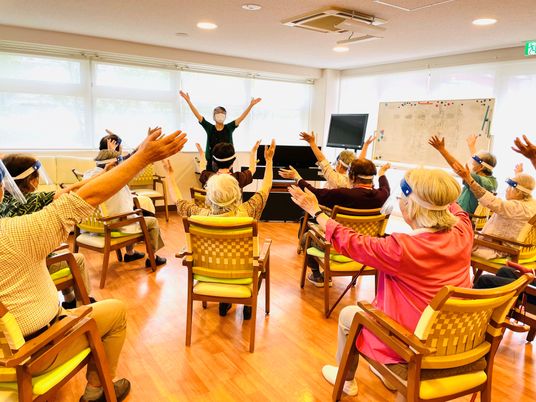 レクリエーション活動中の人々