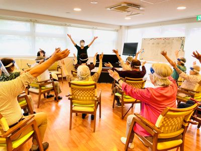 レクリエーション活動中の人々