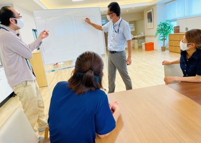 スタッフが訓練を実施
