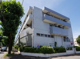 モダンな建物の外観