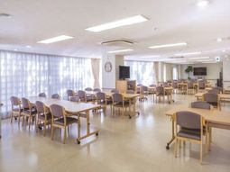 明るい食堂の様子