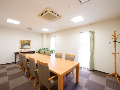 清潔なダイニングスペース