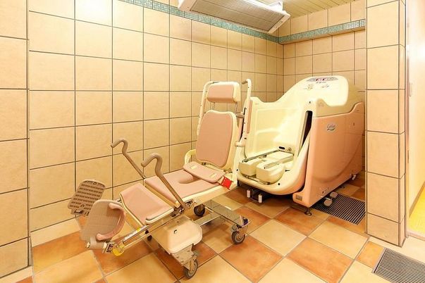 バリアフリー設計の浴室