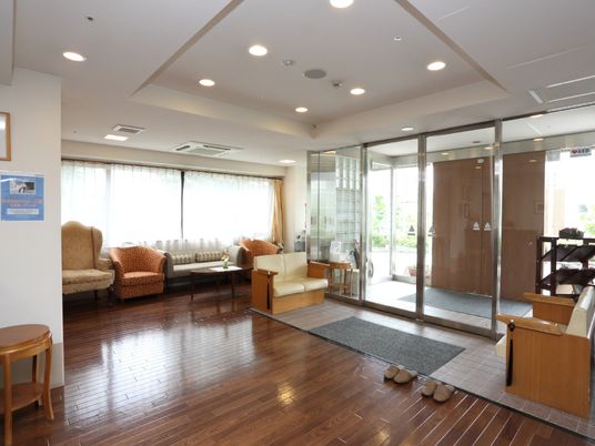 明るい待合室の風景