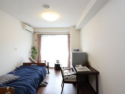 光が差し込むきれいな居室