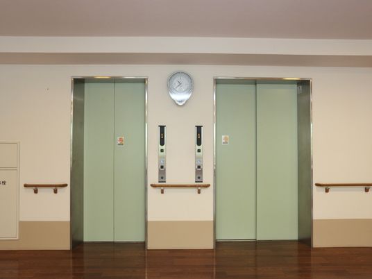清潔なエレベーターホール