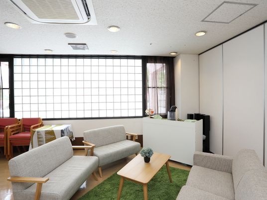 和モダンなロビー空間