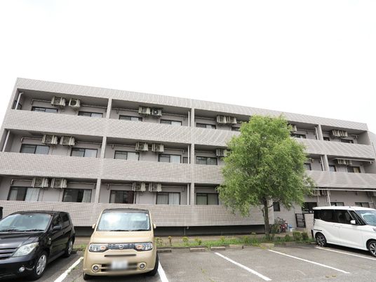 多階層の建物外観