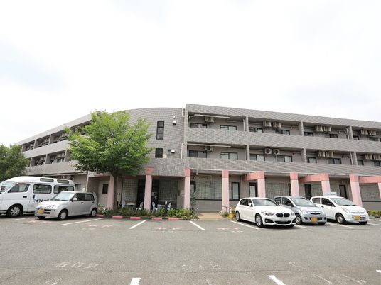 広々とした建物の外観