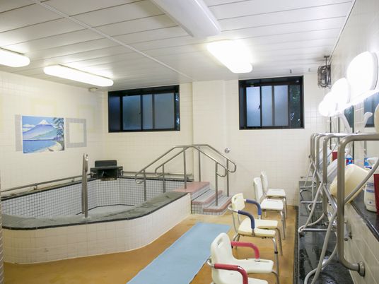 清潔な浴室の内観