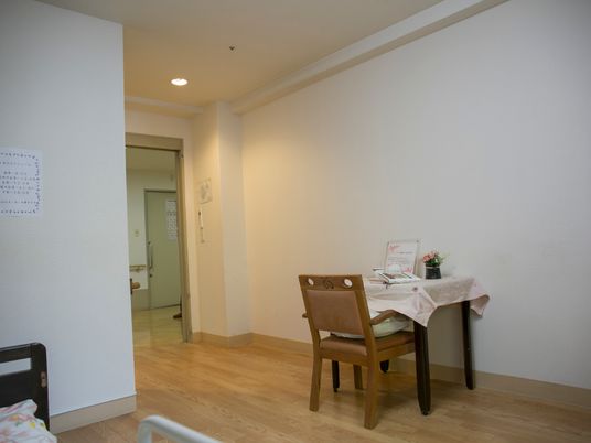 居室の一角と椅子