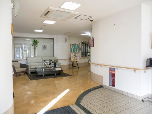 明るいロビーの様子