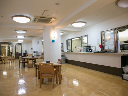 明るいダイニングスペース