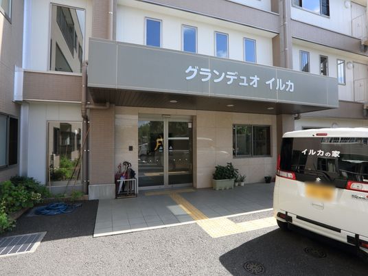 明るいエントランス風景