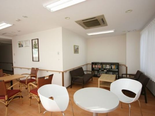 清潔で広々とした食堂