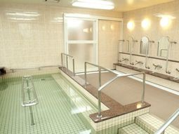 広々とした浴室施設