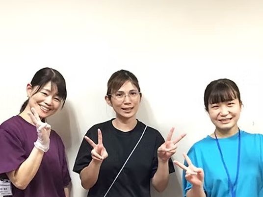 笑顔のスタッフ3人のスタッフイメージ  