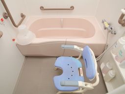 バリアフリー対応の浴室