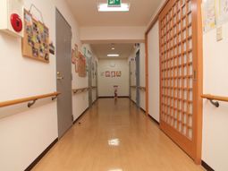 暖かみのある廊下