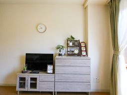 洋室の明るいインテリア