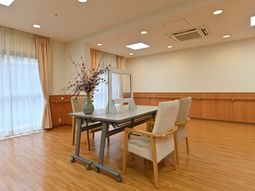 明るい多目的室の一角