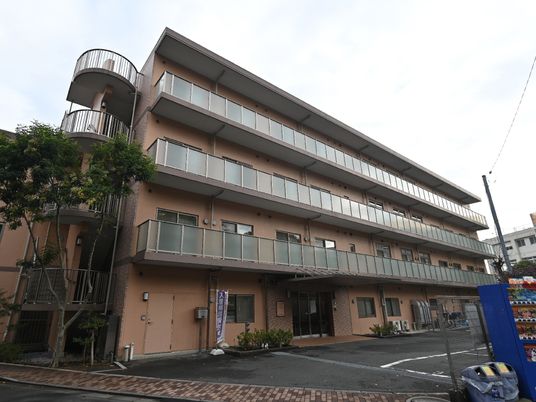 多階層建物の外観