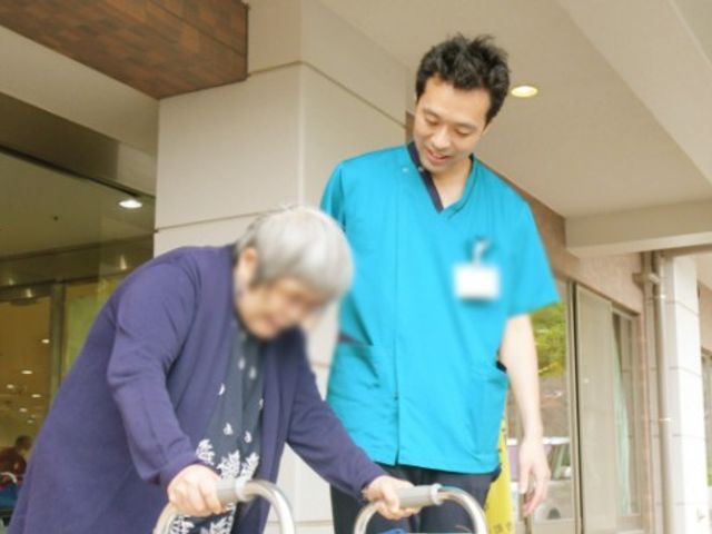 安心感のある外観の様子 内観 介護のプロが支える、安心して利用できる施設です。利用者様とスタッフの信頼関係も大切にしています。