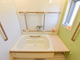 バリアフリー設計の洗面台