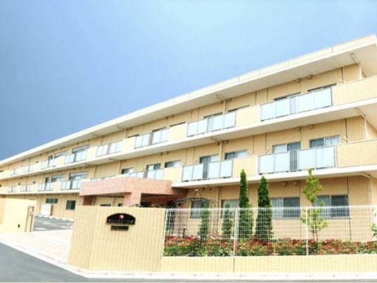 明るい外観の施設