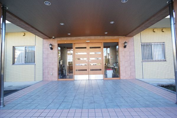 清潔感あるエントランス