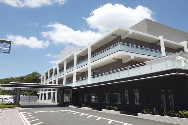 広々とした外観