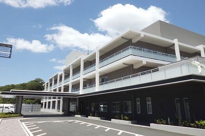 広々とした外観