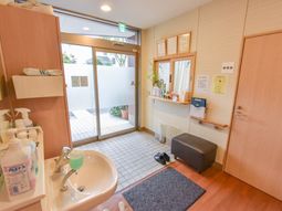 明るい玄関のエントランス