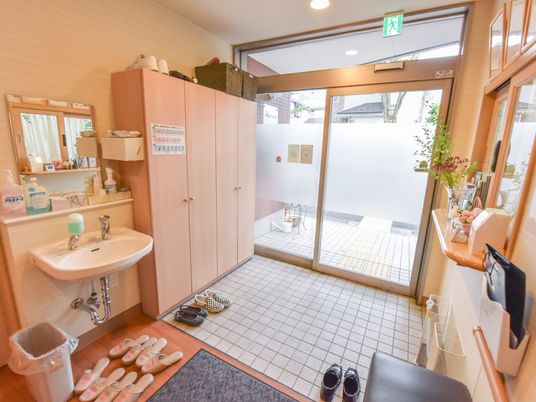手洗い場のあるエントランス