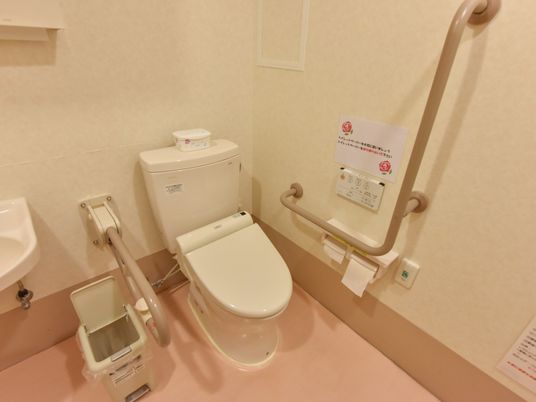 バリアフリー対応のトイレ