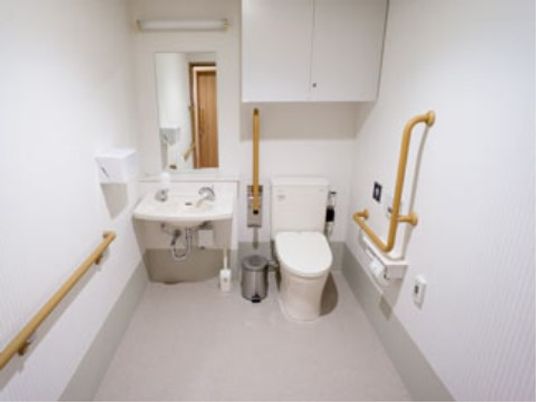 バリアフリーのトイレ設備