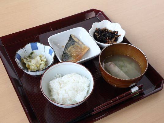 和食のバランス取れた食事セット