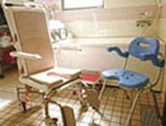 光の差し込む浴室
