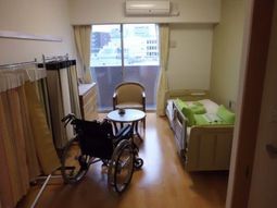 明るい個室の様子