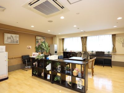 広々とした快適なラウンジ