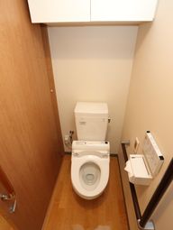 清潔なトイレの一室