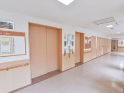 清潔感ある廊下の風景