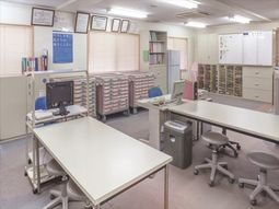 整理された職員室風景