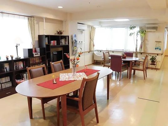 明るい共有スペースの様子