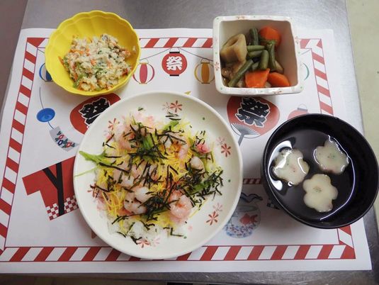 盛り付けられた料理