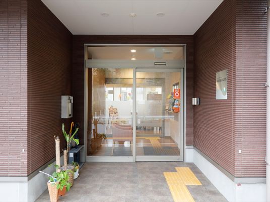 エントランスの清潔感ある風景